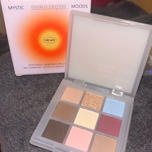 New Mystic Moods Mini Eyeshadow Palette - Cream